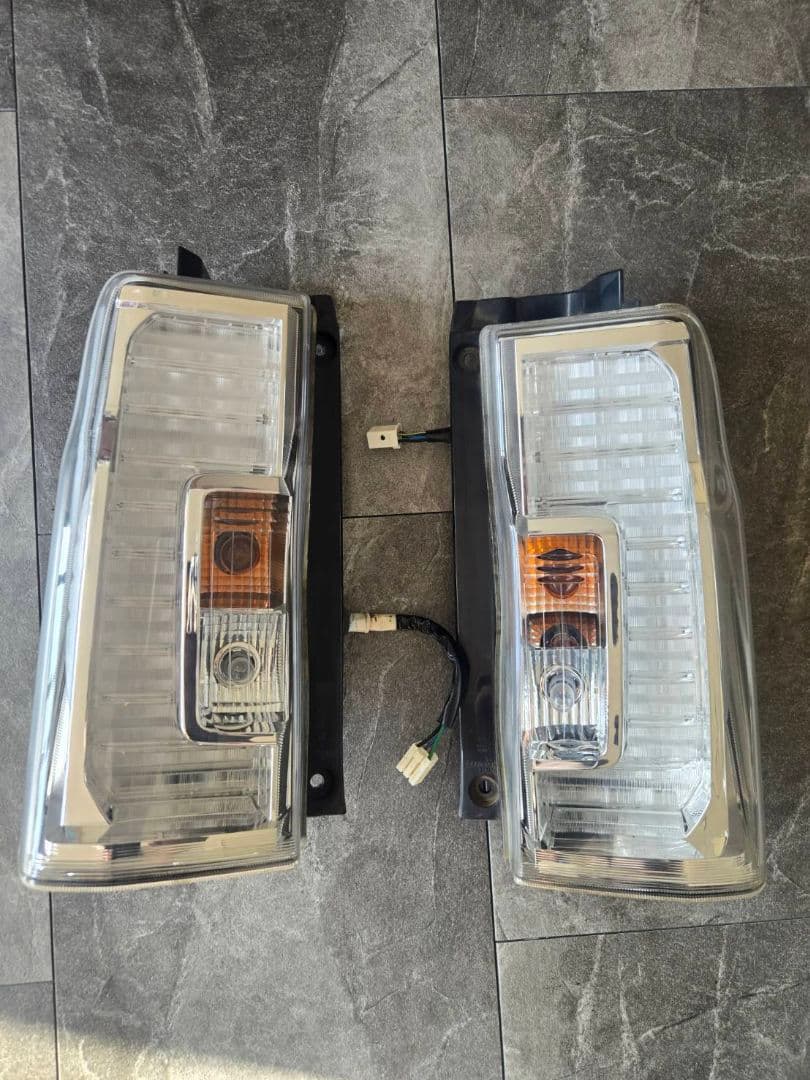 LA600S 　ダイハツ　タント　カスタム　テールランプ