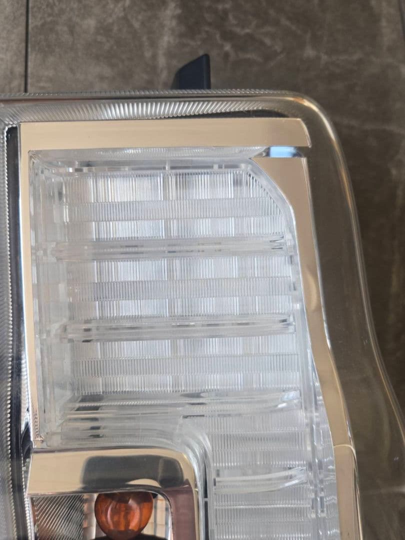 LA600S 　ダイハツ　タント　カスタム　テールランプ