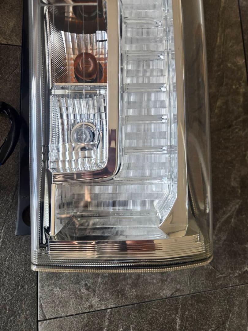 LA600S 　ダイハツ　タント　カスタム　テールランプ