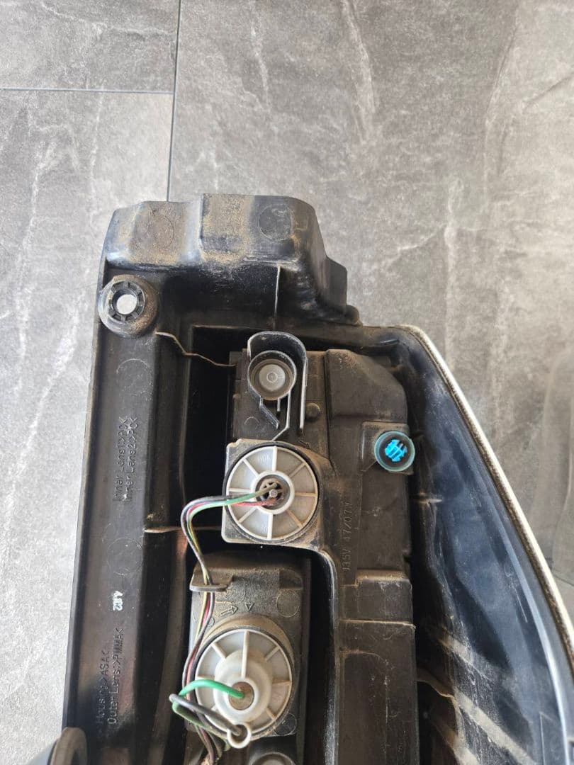 LA600S 　ダイハツ　タント　カスタム　テールランプ