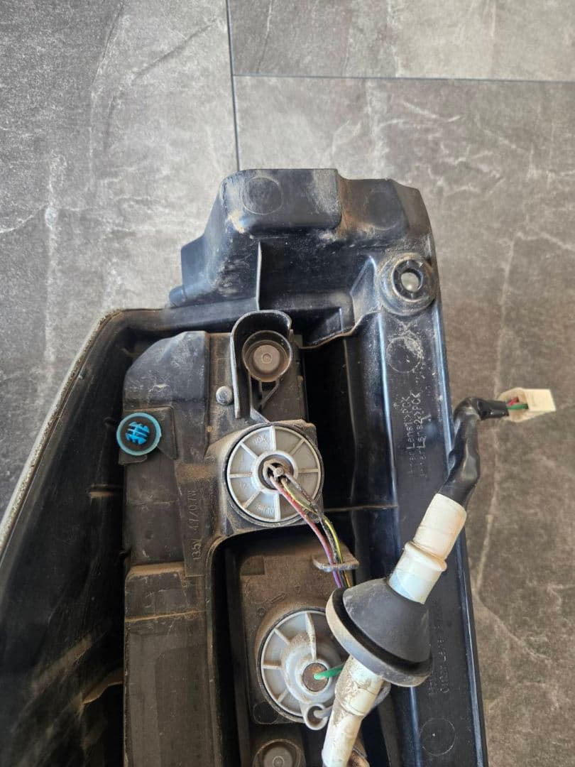 LA600S 　ダイハツ　タント　カスタム　テールランプ