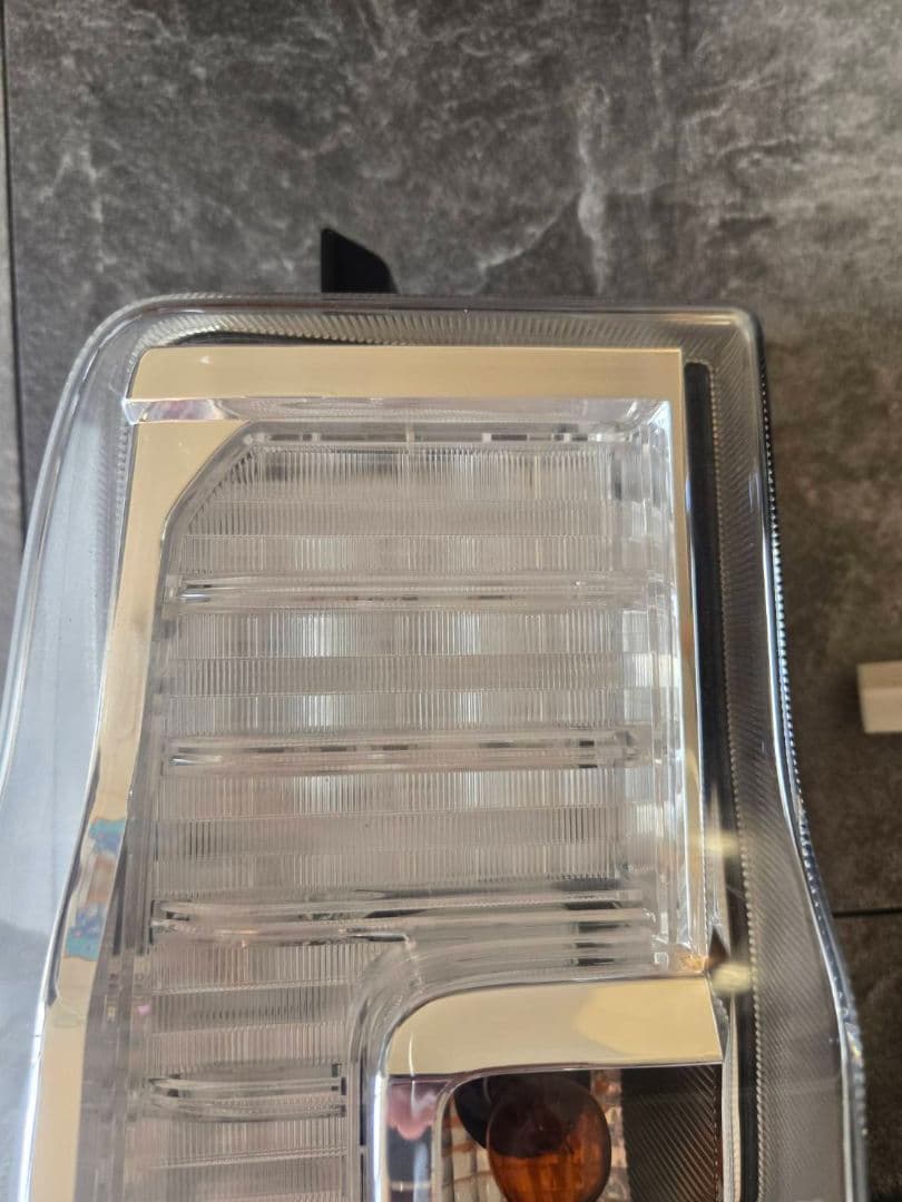 LA600S 　ダイハツ　タント　カスタム　テールランプ