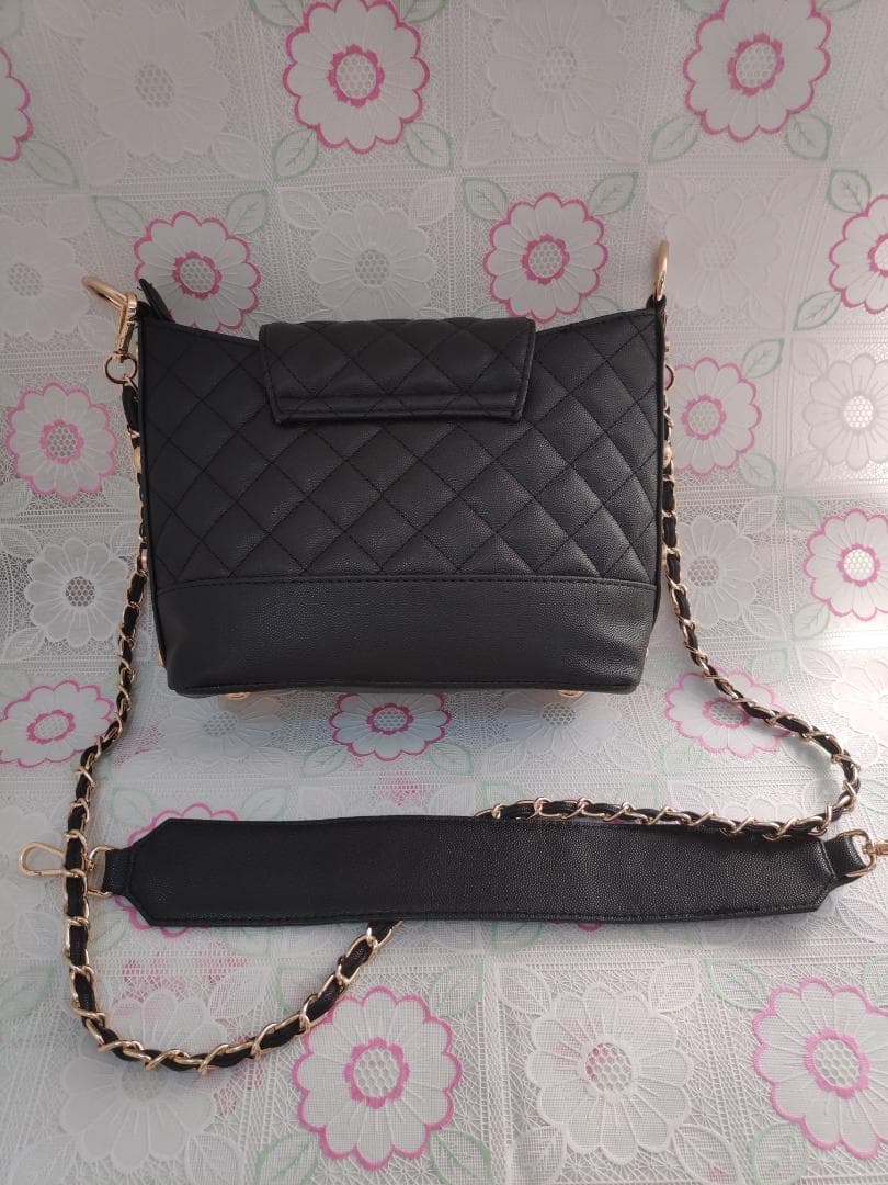 キルティングショルダーバッグ　2wayチェーン付き　黒