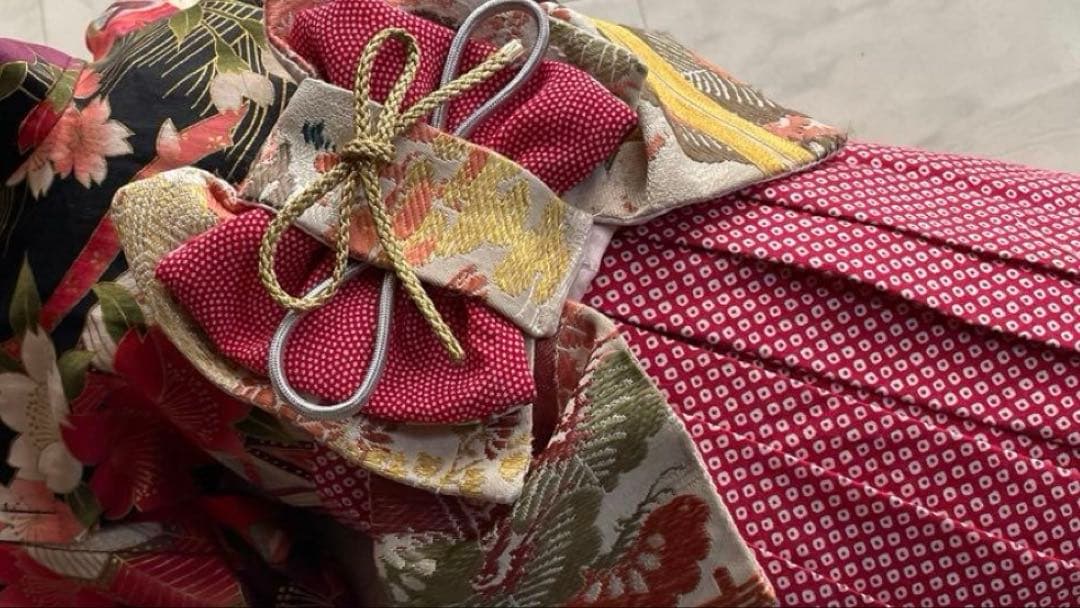 花　わんちゃんの可愛い袴の着物　オーダー作成　赤花結びと古典柄　２着