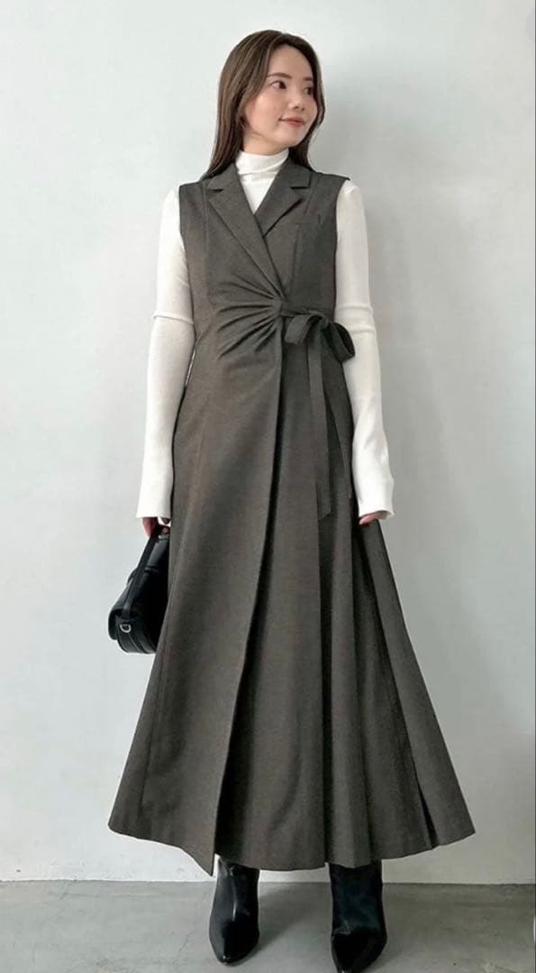 SNIDEL Sustainableサイドプリーツテーラードワンピース