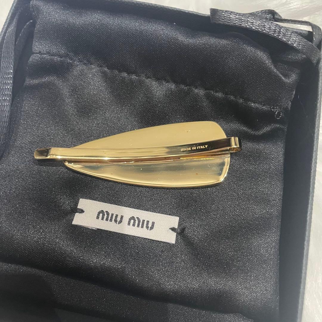 MIU MIU エナメルメタル ヘアクリップ