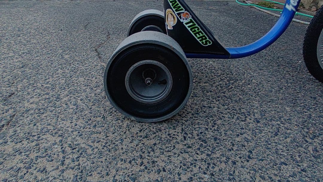 Chavez 青 トライク スリックタイヤ