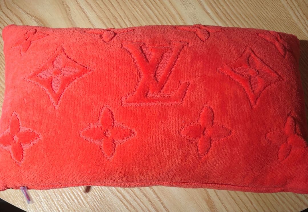 【きく】LOUIS VUITTON （ルイヴィトン）クッション