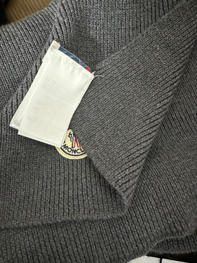 モンクレール　マフラー　グレー