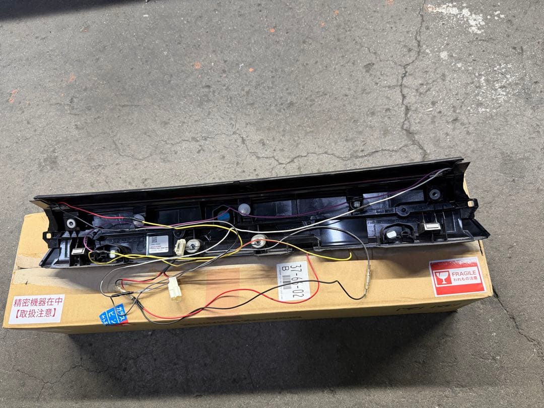 ヤリスクロス　 リアガーニッシュ　一文字テール加工