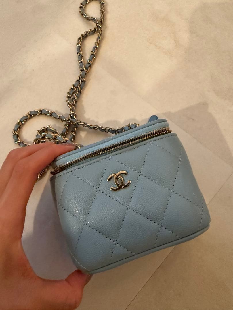 CHANEL ライトブルー ミニバニティーバッグ