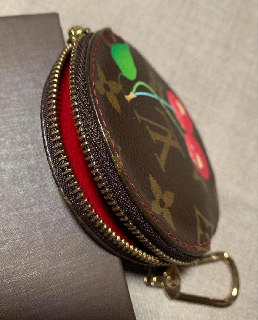 ルイ・ヴィトンx村上隆コラボ チェリーブラッサム柄キーチェーン付きケース