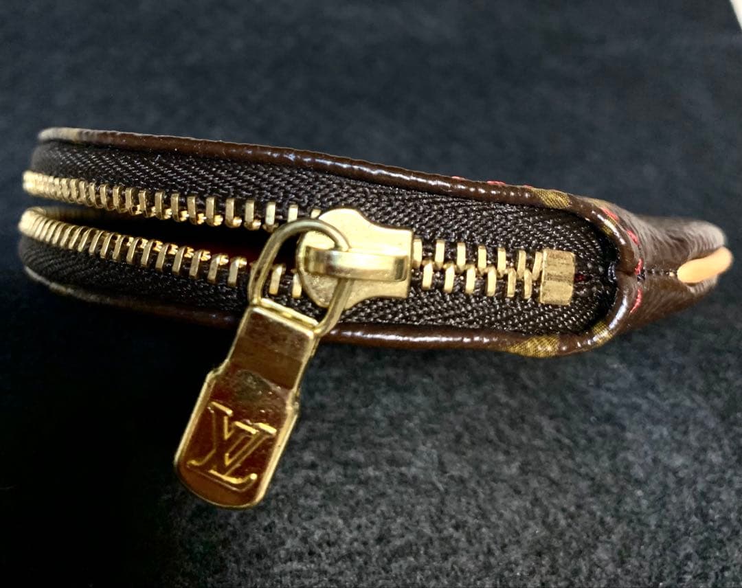 ルイ・ヴィトンx村上隆コラボ チェリーブラッサム柄キーチェーン付きケース