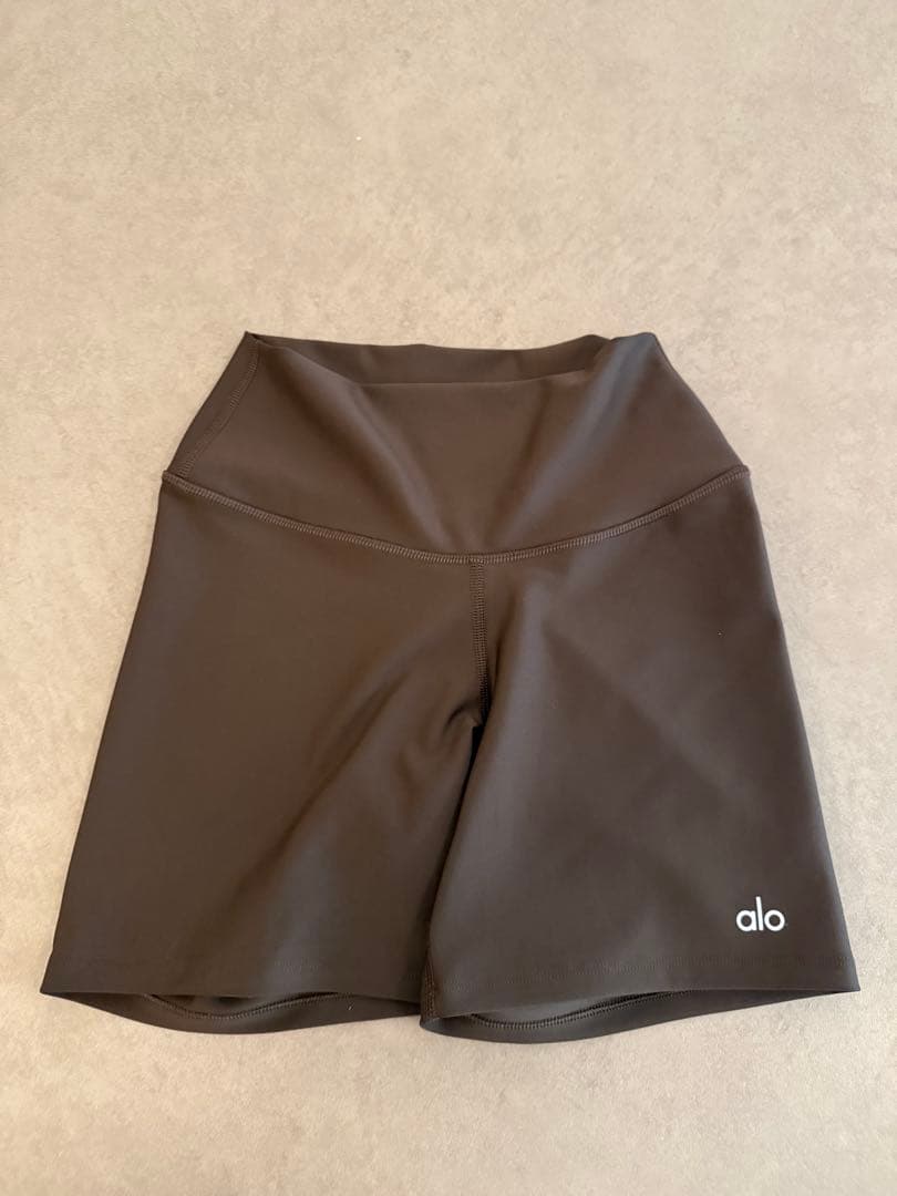 XS alo ダークブラウン ショートパンツ