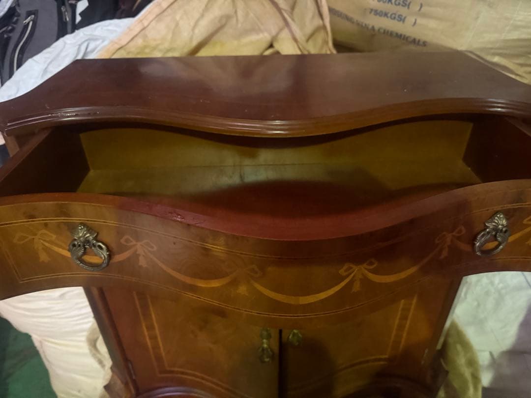 イタリア製 象嵌細工 クラシックな木製キャビネット　送料込み