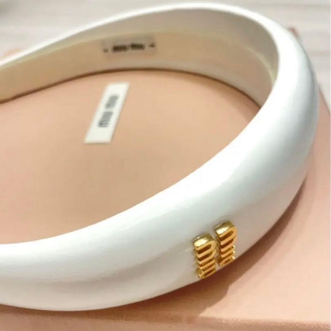 ミュウミュウ ヘッドバンド カチューシャ ホワイト ヘアアクセサリー