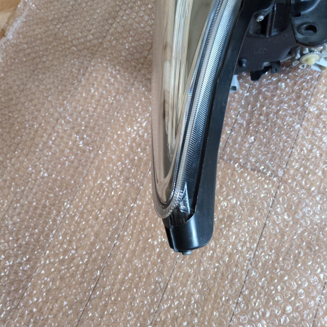 ZVW30プリウス後期 ツーリングヘッドライト左側 コンピューター付属美品