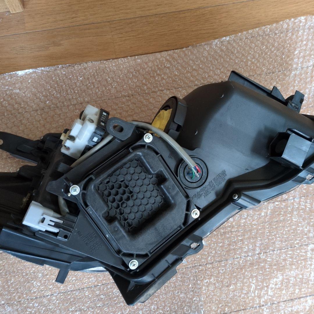 ZVW30プリウス後期 ツーリングヘッドライト左側 コンピューター付属美品