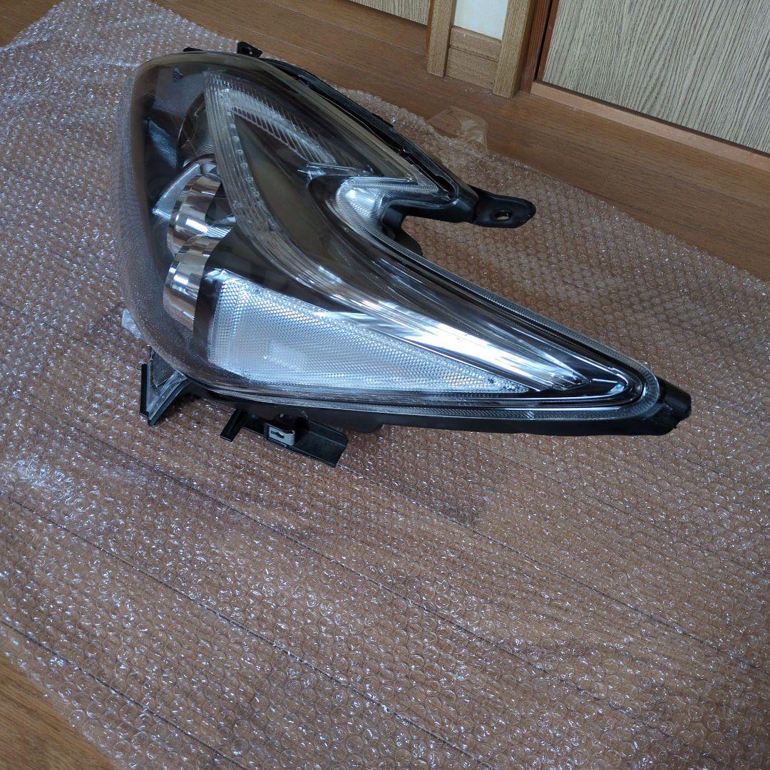 ZVW30プリウス後期 ツーリングヘッドライト左側 コンピューター付属美品
