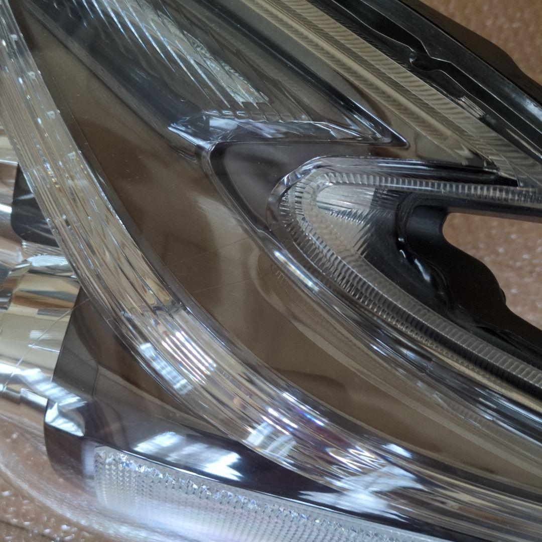 ZVW30プリウス後期 ツーリングヘッドライト左側 コンピューター付属美品