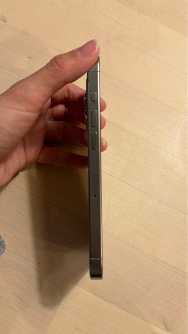 【専用】iPhone 15 Pro 128GB ナチュラルチタニウム 傷あり