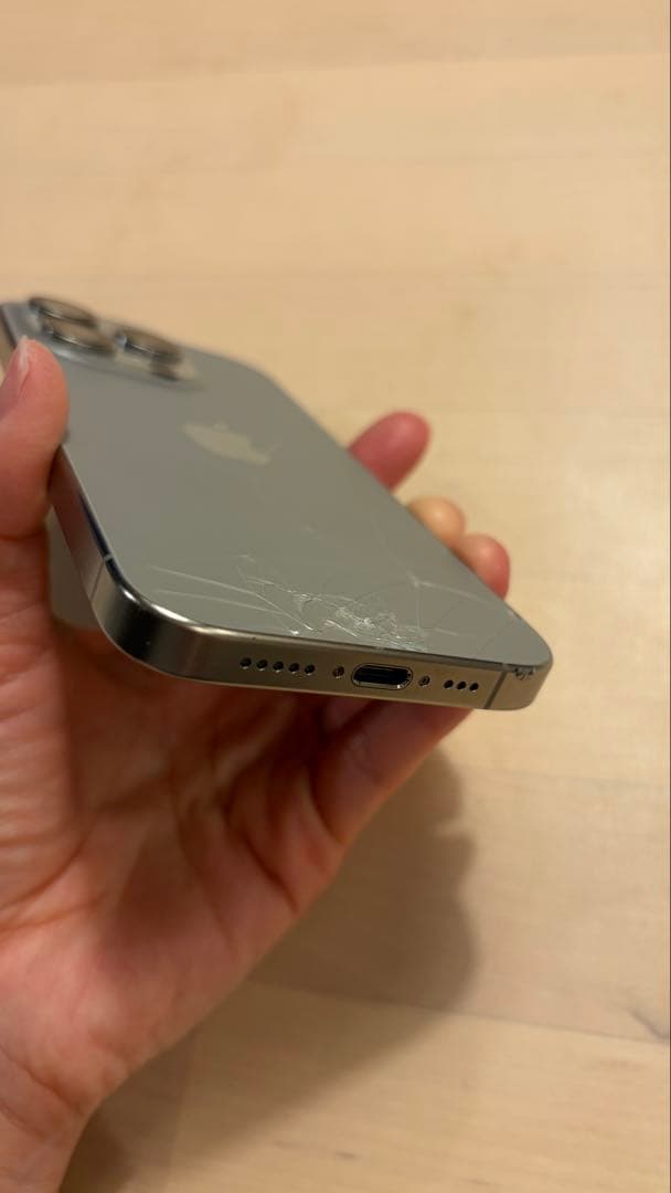 【専用】iPhone 15 Pro 128GB ナチュラルチタニウム 傷あり