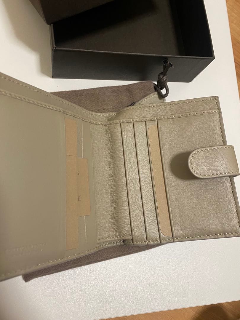【新品未使用】BOTTEGA VENETA ボッテガ　二つ折り財布 グレージュ
