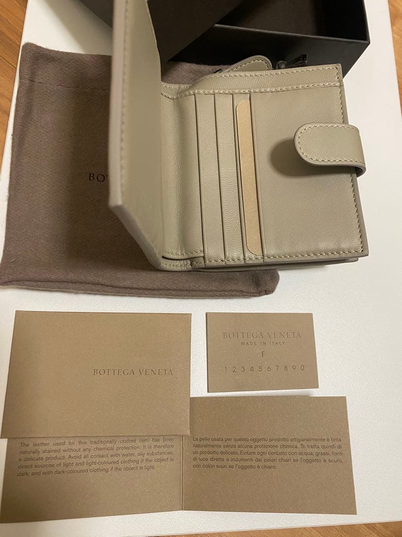 【新品未使用】BOTTEGA VENETA ボッテガ　二つ折り財布 グレージュ