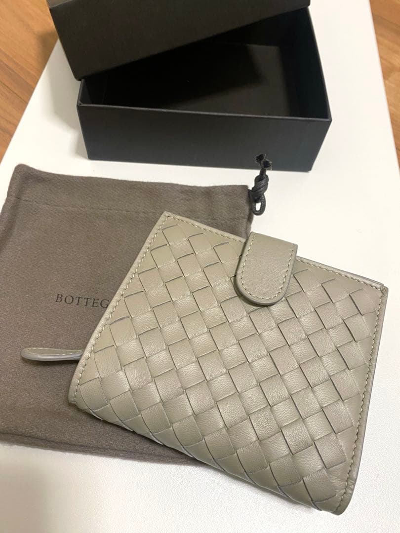 【新品未使用】BOTTEGA VENETA ボッテガ　二つ折り財布 グレージュ
