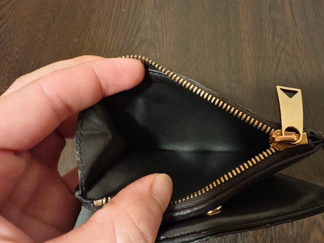 BOTTEGA VENETA 黒 レザー 編み込み 二つ折り財布