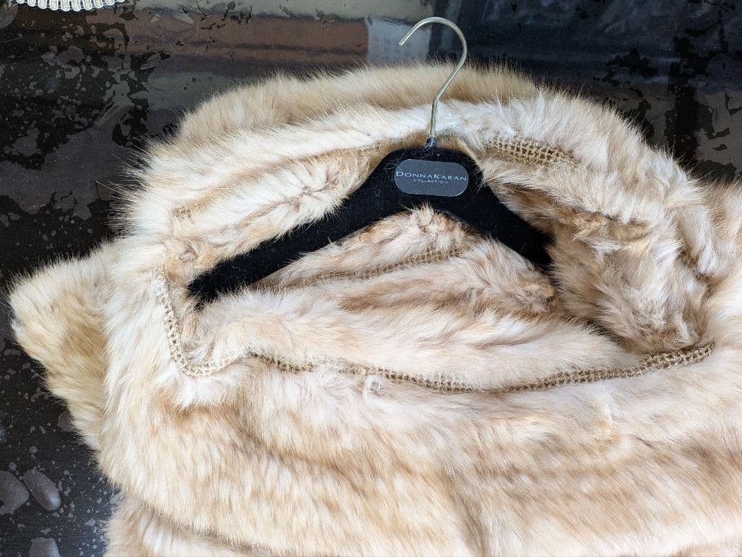 ハーフコート、筒型ベージュファーオープンフロントベスト　ポンチョ