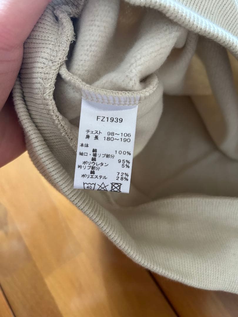フレッドペリー　スウェット　オートミール　ベージュスウェット裏起毛タグ付き未使用