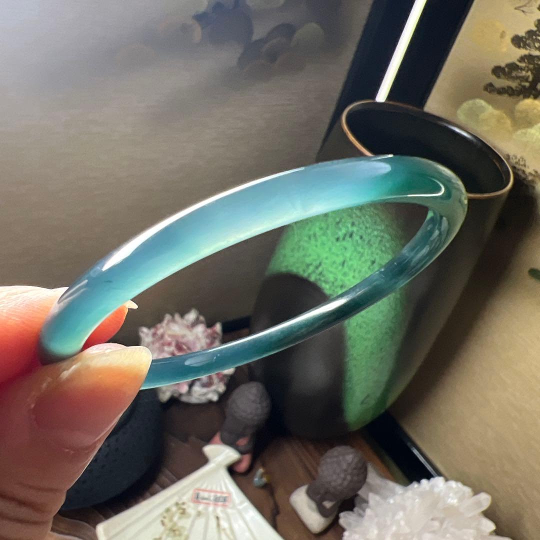 本翡翠、ネイビー、幽緑細身バングル　〜58.5