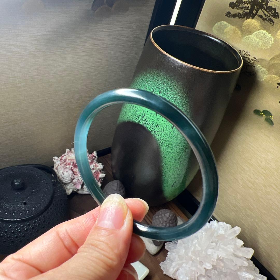 本翡翠、ネイビー、幽緑細身バングル　〜58.5