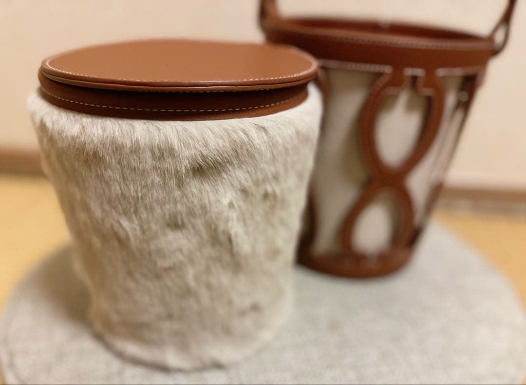 セブンテン　カットワークレザーバケットバッグ