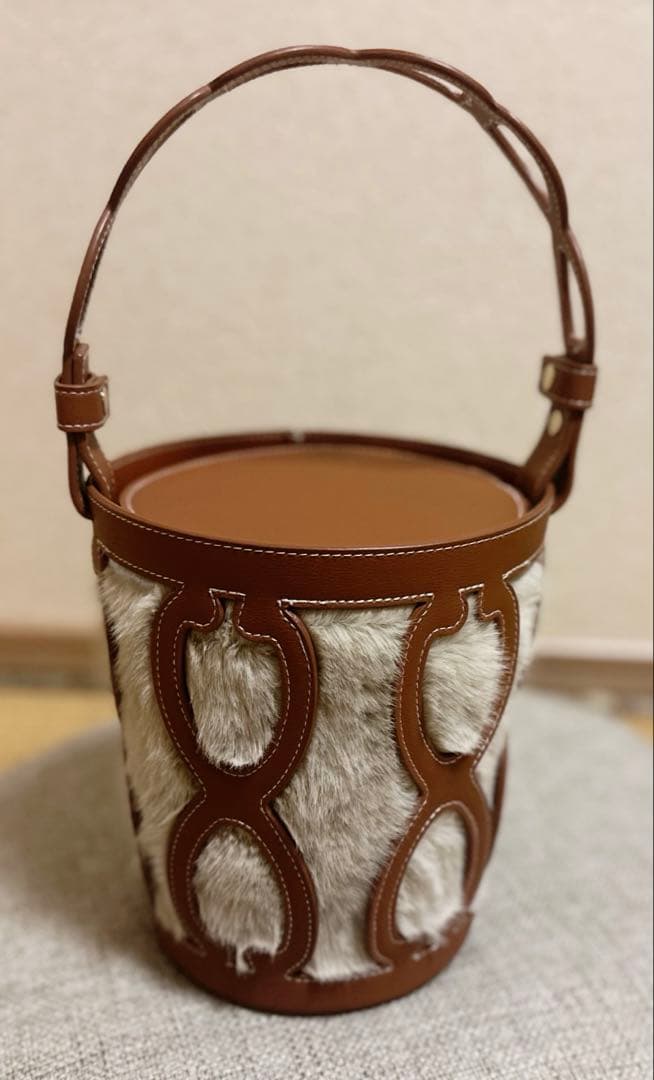 セブンテン　カットワークレザーバケットバッグ