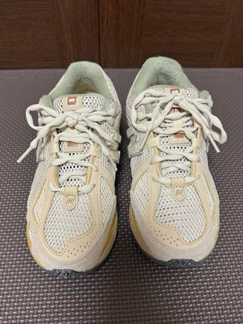 AURALEE × New Balance 1906R \