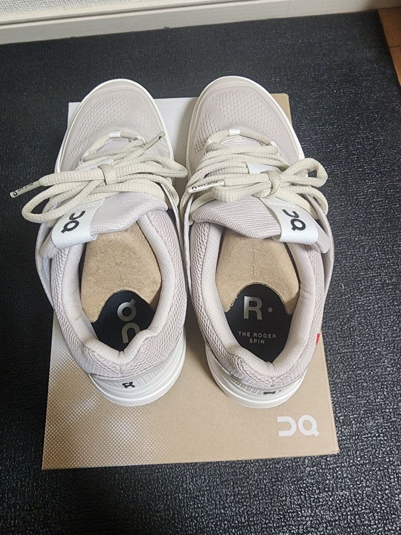 よよよon ベージュ スニーカー　23.5cm