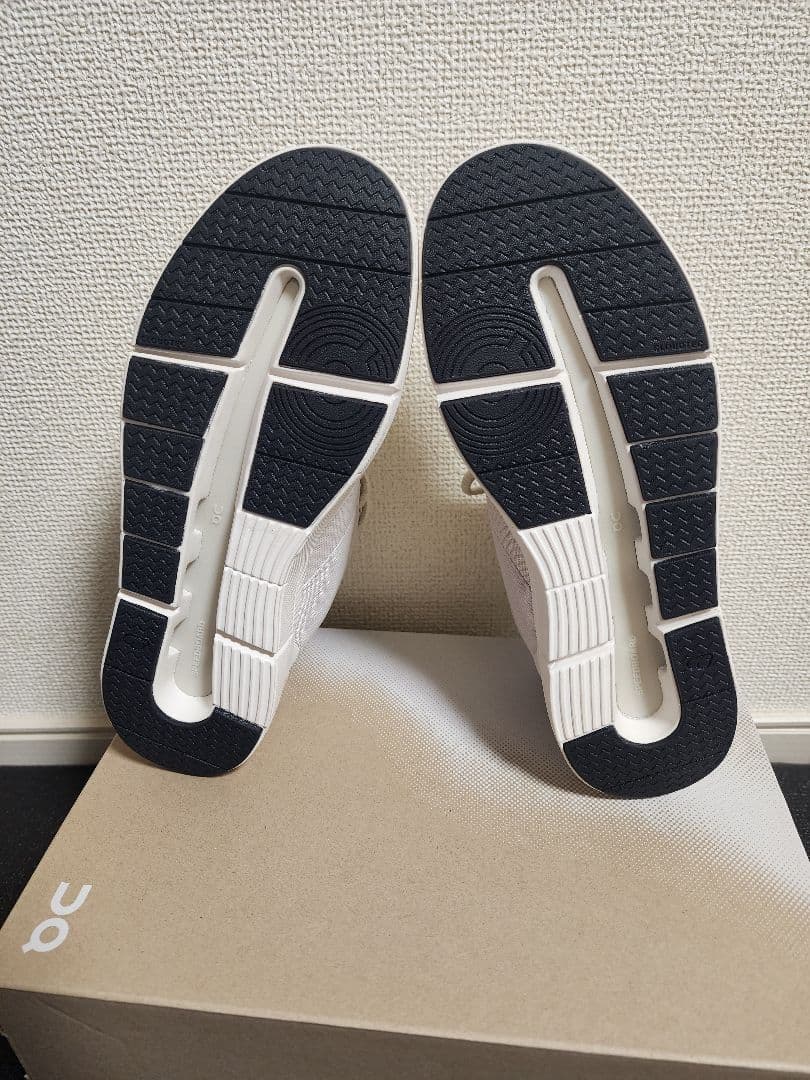 よよよon ベージュ スニーカー　23.5cm