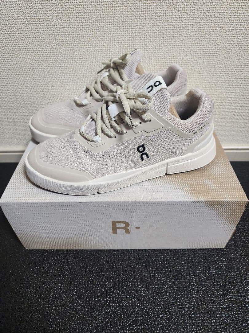 よよよon ベージュ スニーカー　23.5cm