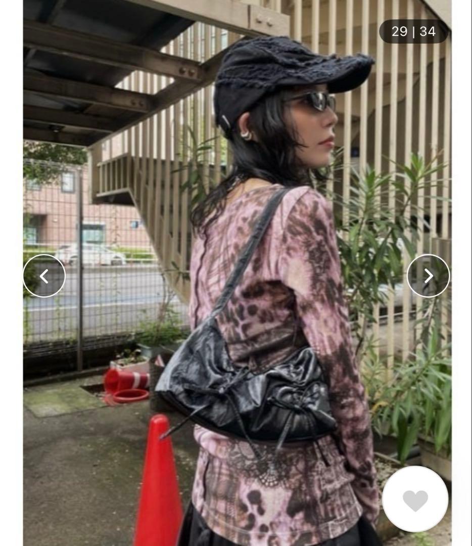 SLY スライ　ブラーリングレオパードカットトップス