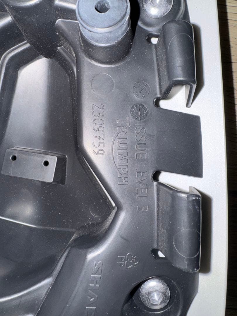 【純正オプション】TRIUMPHシングルシートカウル DAYTONA675R