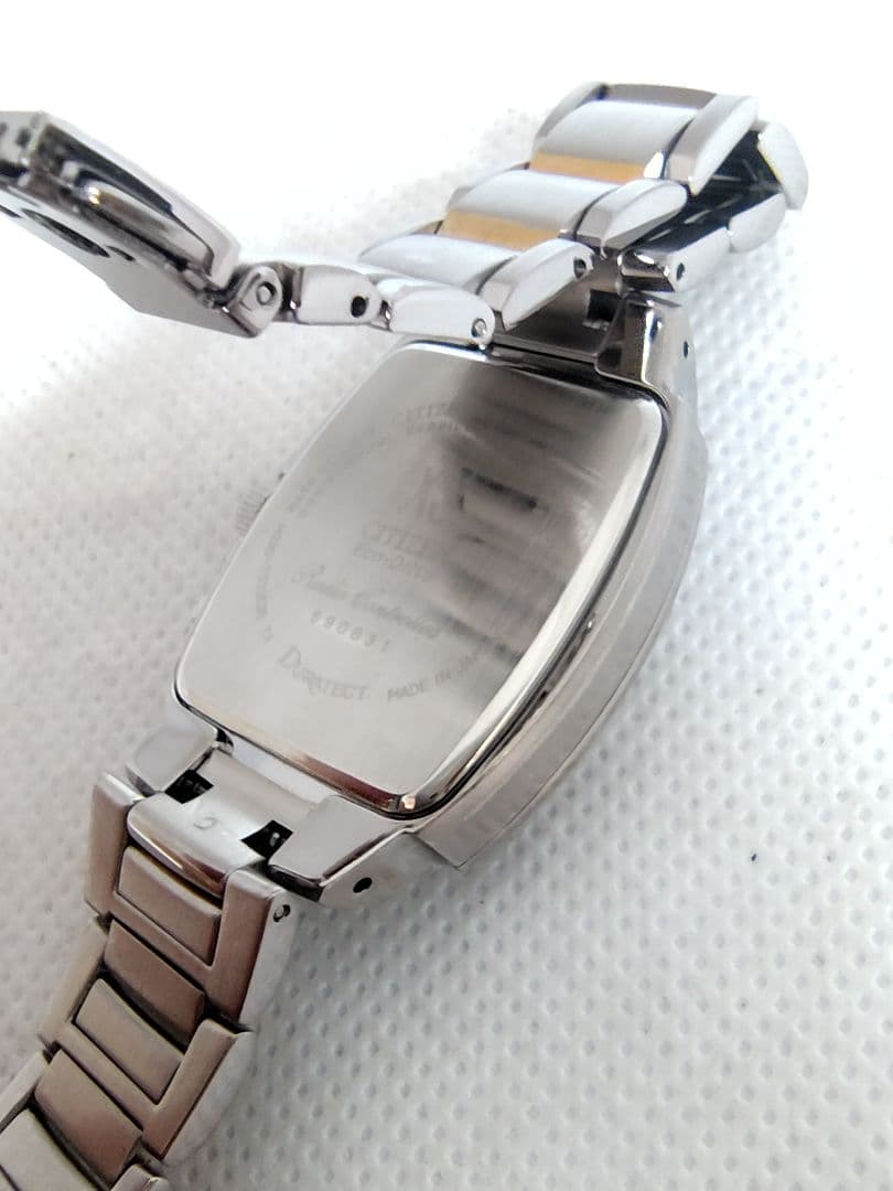 【電波ソーラー、美品】CITIZEN　xC シチズン　クロスシー　白蝶貝ダイヤル