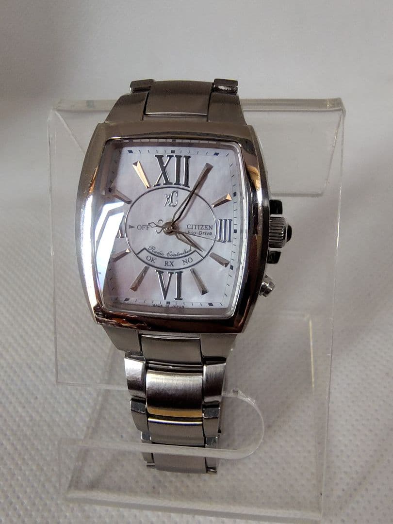 【電波ソーラー、美品】CITIZEN　xC シチズン　クロスシー　白蝶貝ダイヤル