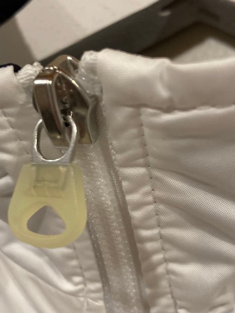 新品タグ付慶應義塾大学ウィンドブレーカー　L adidas製