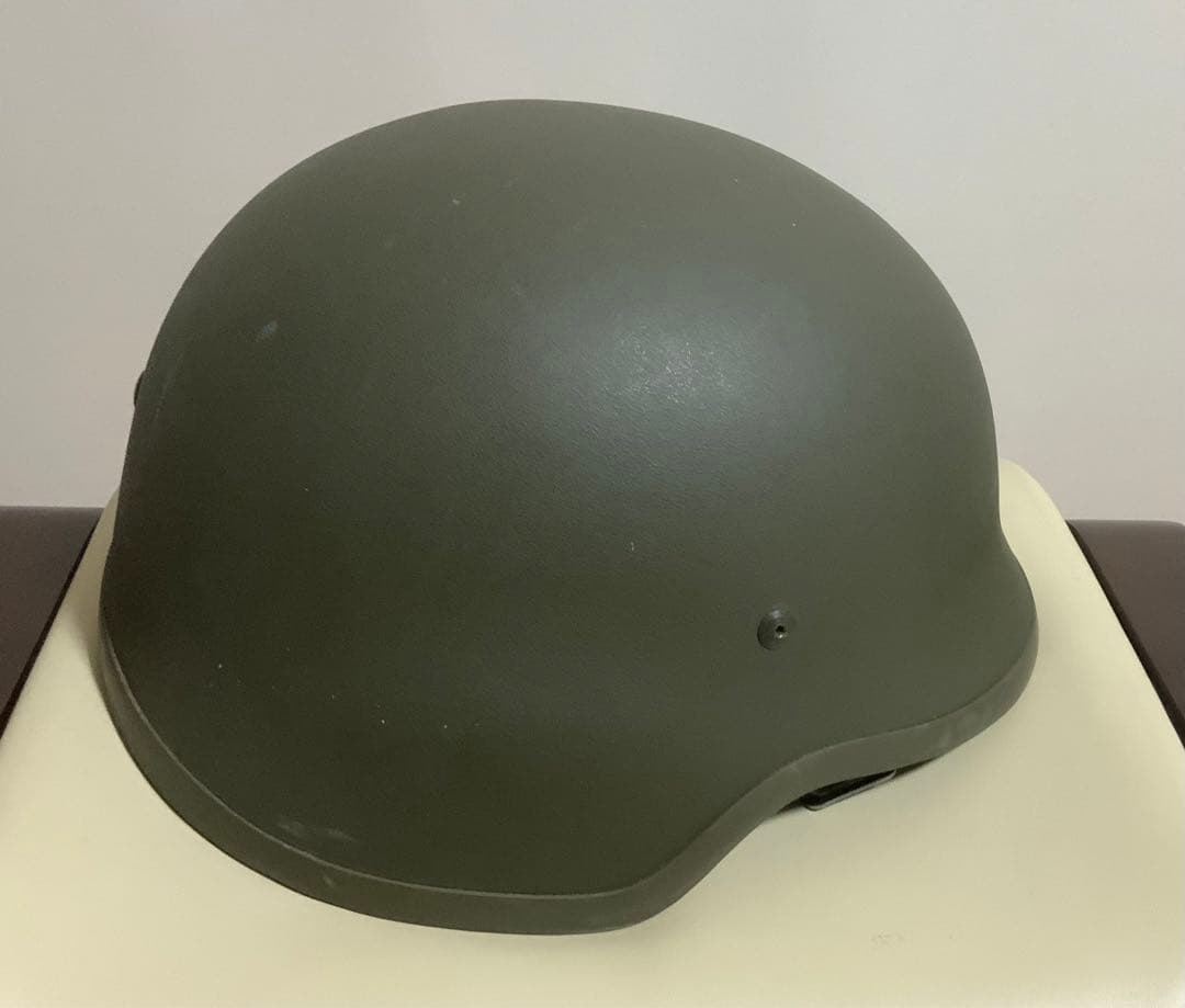 ドイツ軍 ドイツ連邦軍 M826 ケブラーヘルメット 実物放出品 58-60cm