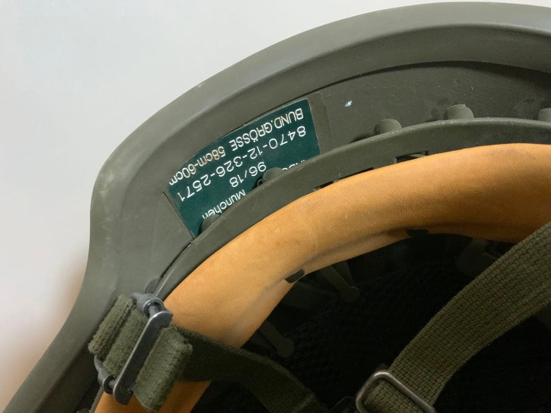 ドイツ軍 ドイツ連邦軍 M826 ケブラーヘルメット 実物放出品 58-60cm