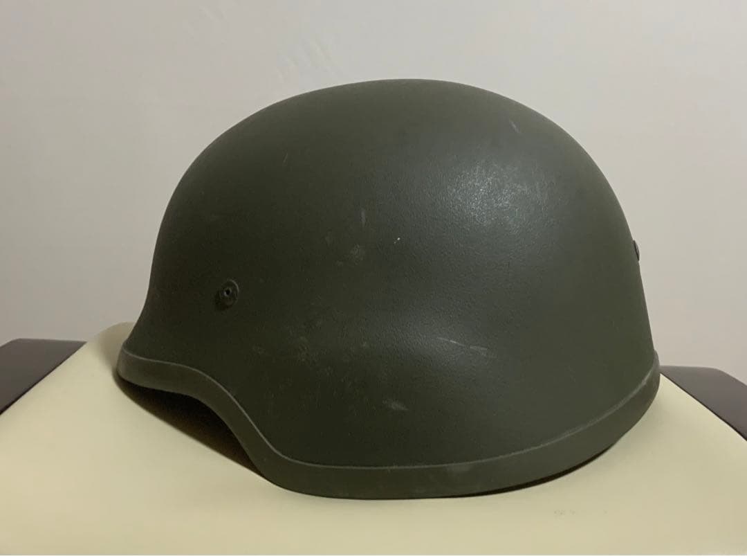 ドイツ軍 ドイツ連邦軍 M826 ケブラーヘルメット 実物放出品 58-60cm