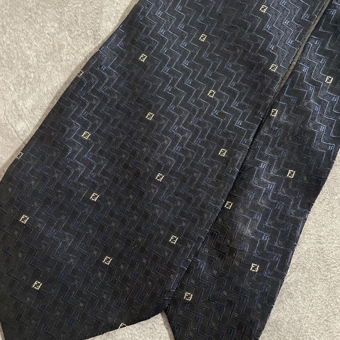 極上 Robelta di Camerino 高級スーツ × FENDIネクタイ