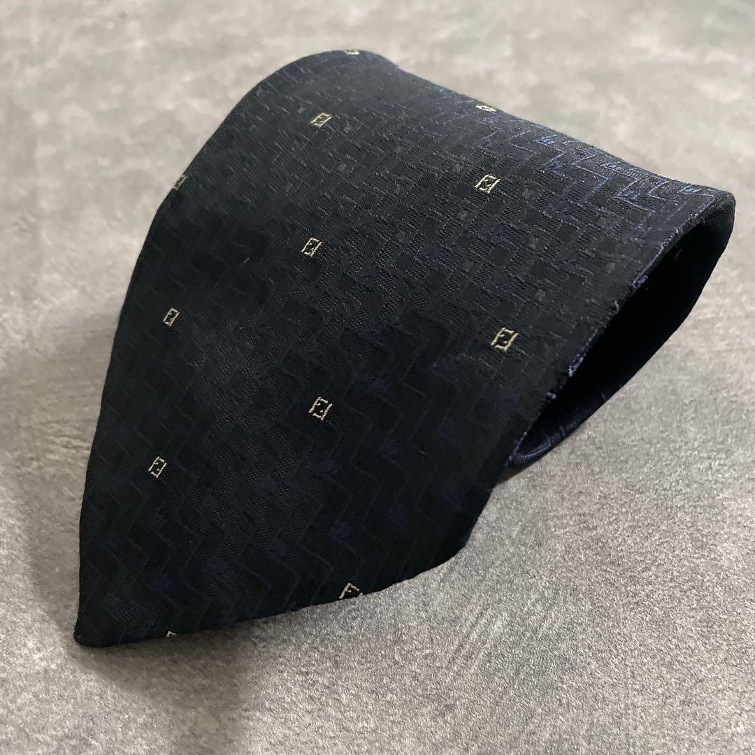 極上 Robelta di Camerino 高級スーツ × FENDIネクタイ